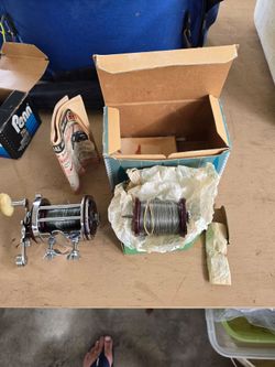 Penn Squidder No. 140 conventional saltwater casting reel complete with its original factory box