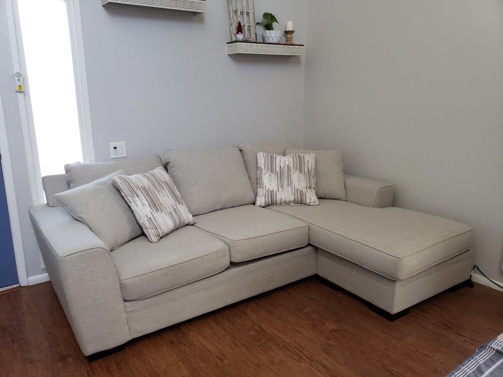 Living Spaces Delano Sofa -Thrillist Parchment