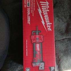 Milwaukee M18 Cut Out Tool