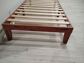 Twin size hardwood platform bed