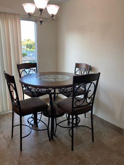 Round table with 4 chairs
