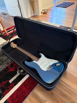 Cruzer Strat with fitted hardcase mint this is a beautiful