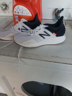 New balance tennis shoes