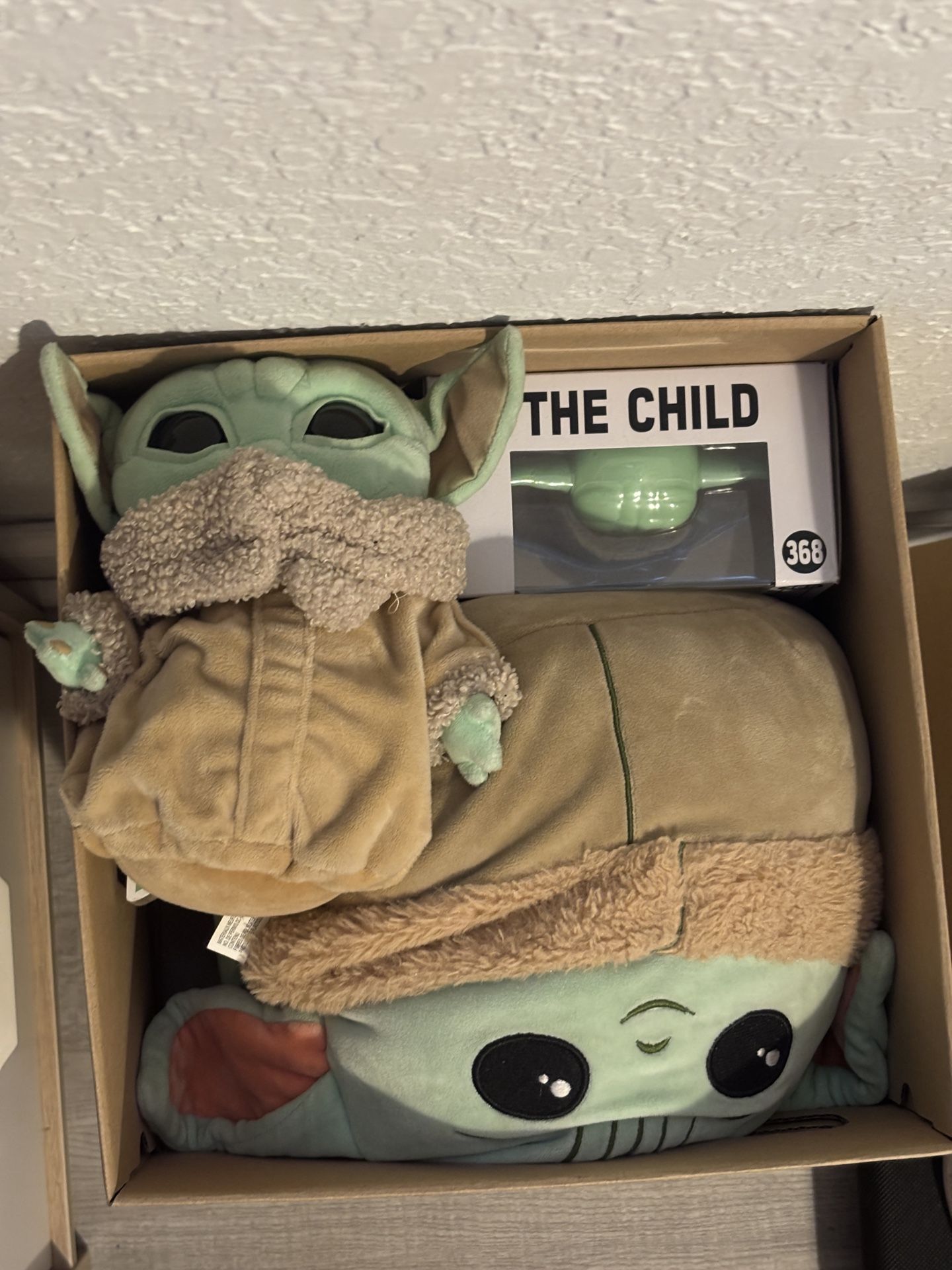 Used Baby Yoda/Grogu Box