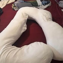 Momcozy pregnancy pillow