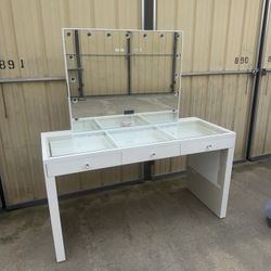 Impressions Vanity SlayStation Pro Premium Table and Lighted Vanity Mirror Bundle (Shimmery Silver)