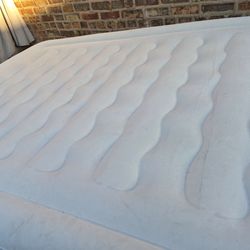 Air Mattress with Built  in Air Pump