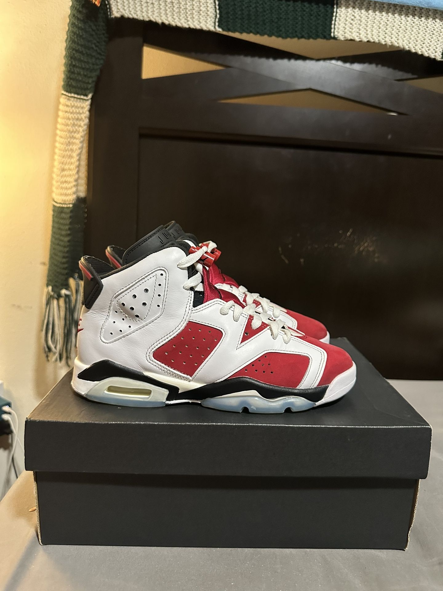 Retro 6 "Carmine"