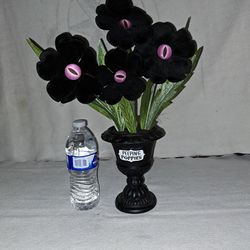 Hyde And Eek Faux Creepy Halloween Decor Plant In Excellent New Condition