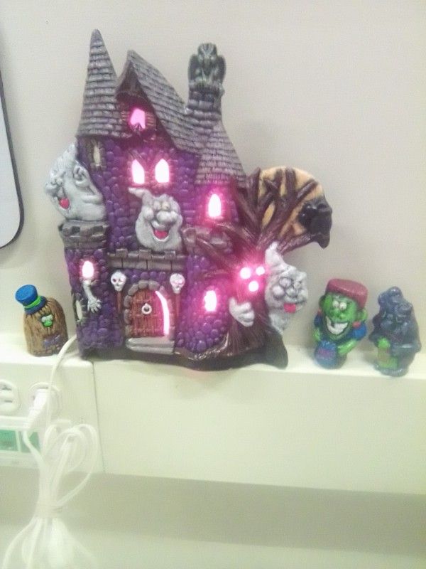 SALE PRICED VINTAGE CERAMIC HANDPAINTED GHOST HOUSE