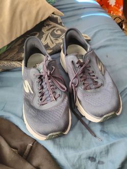 New goodyear Skechers