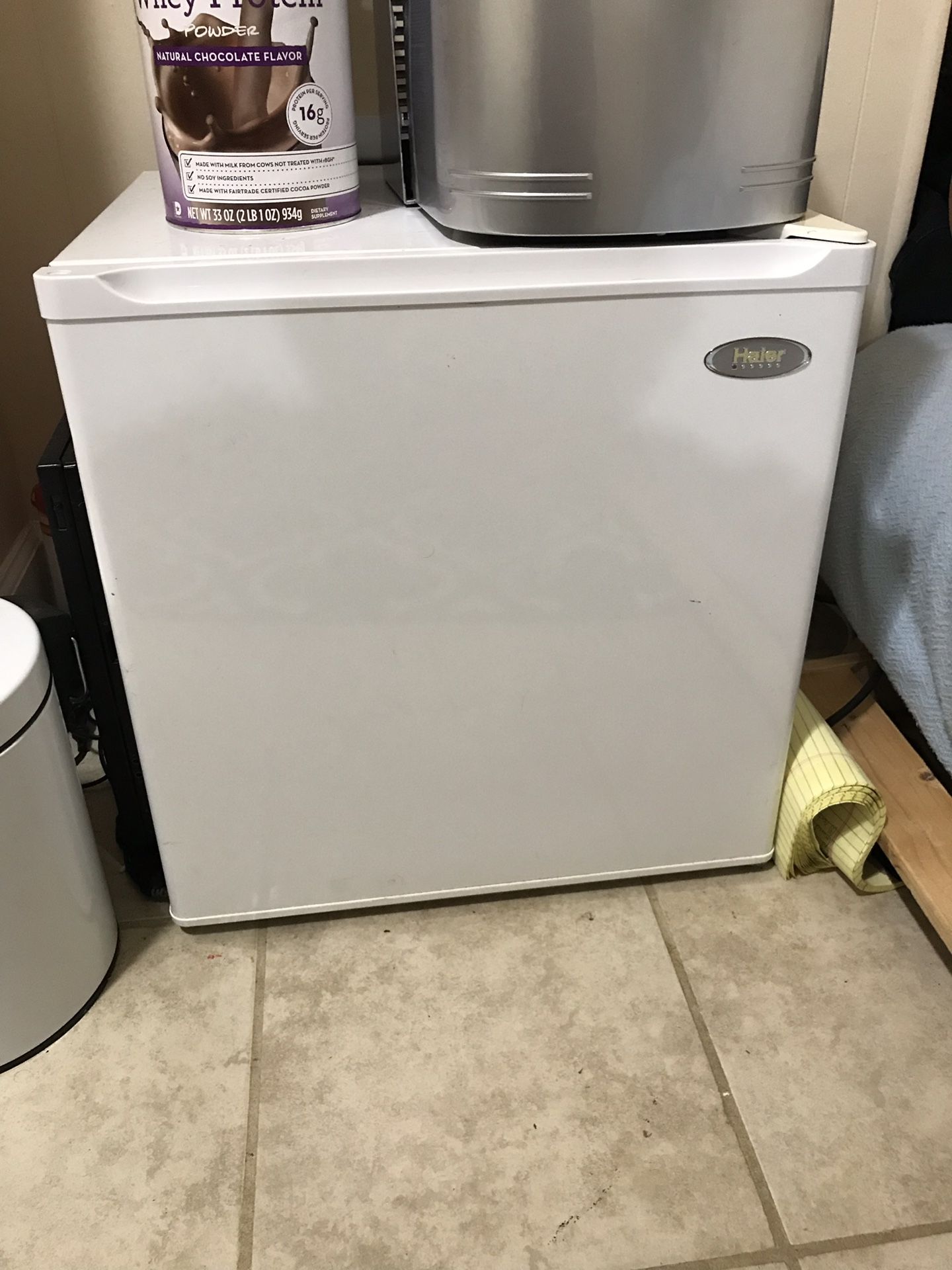 Mini fridge. Works perfectly. 35$