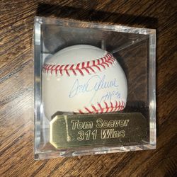 Tom Seaver Autographed PSA/DNA Holo Signed Official Major League Baseball HOF