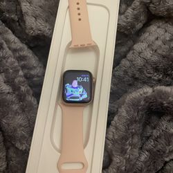 Apple Watch Series 6 (GPS + Cellular, 40mm) - Aluminium Case