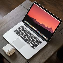 2013 MacBook Pro (15”) 2.3GHz i7 16gb-500gb