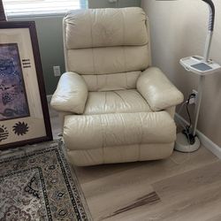 Leather Rocker Recliner Chair – Excellent Condition – Comfortable & Clean