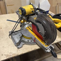 chop saw 12" Dewalt 