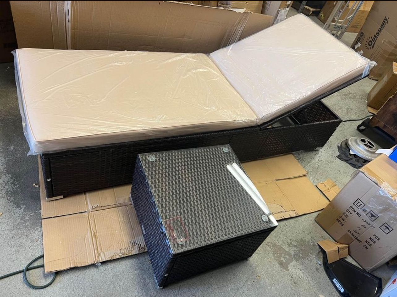 Outdoor Lounge chair and Table