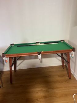 Mini pool table adult / kid