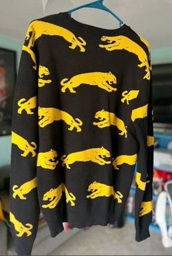 FOREVER 21 Black / Yellow Panthers Crewneck Long Sleeves Sweater UNISEX L