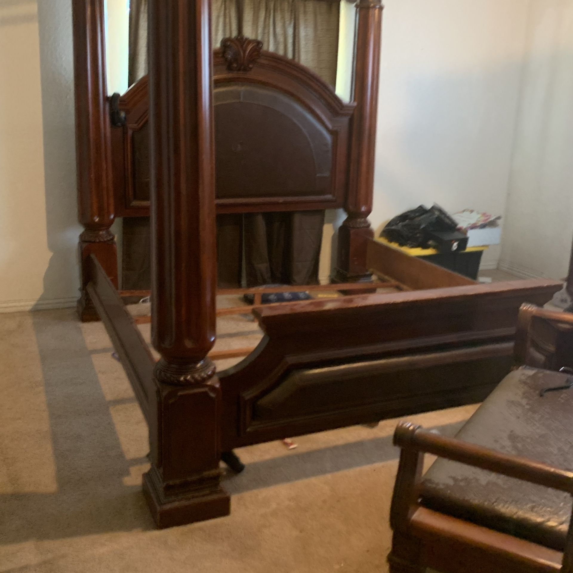 King Bedroom Set Bed Frame , Dresser And Side Tables Uuu for Sale in