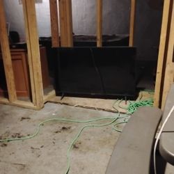 Tv Does Not Work But It Does Turn On With One Line Thow The Screen Pick Up Or Cash App Or Cash 