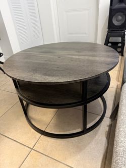 Round Lift-Top Coffee Table with Hidden Storage – Excellent Condition