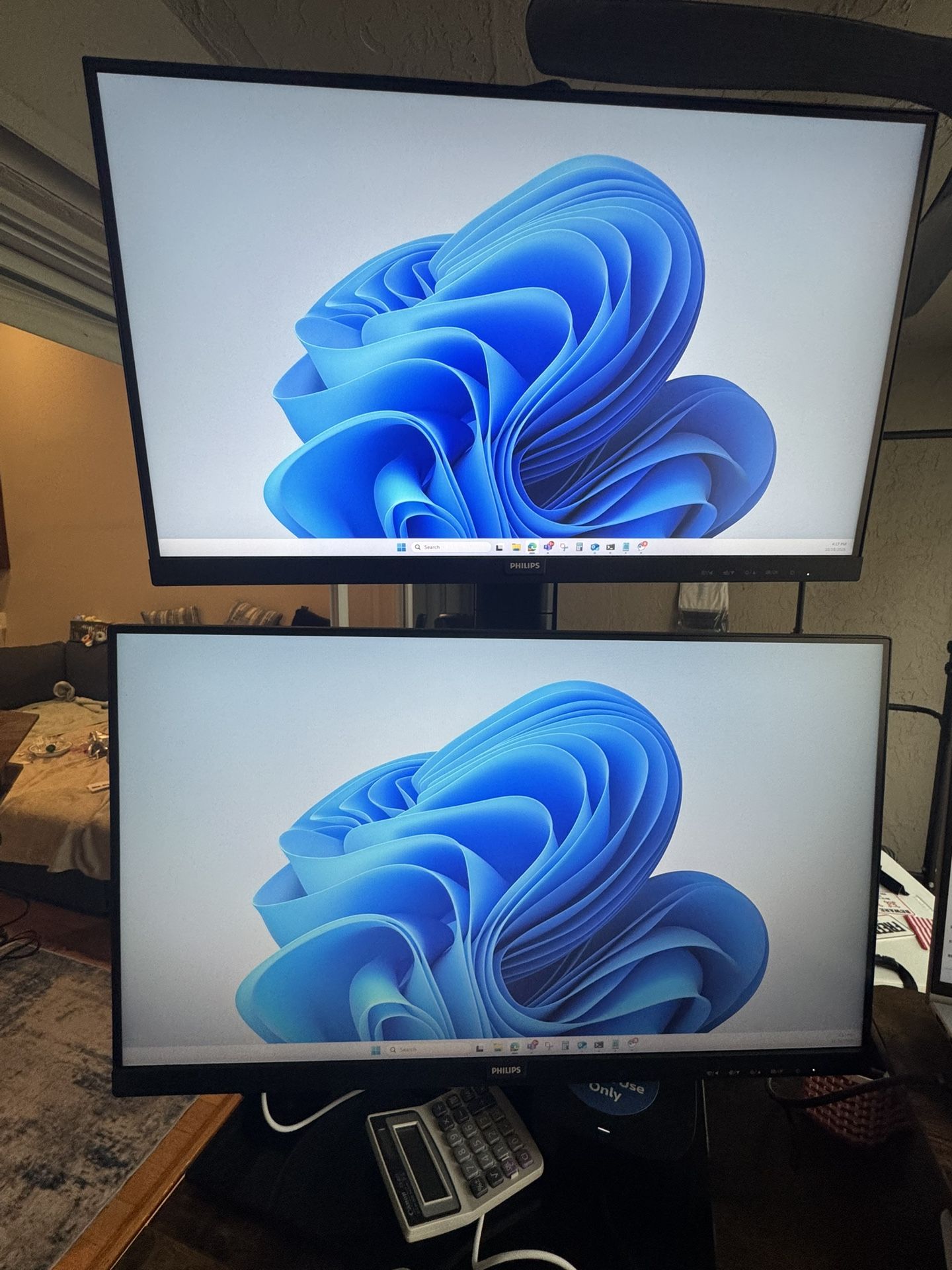 Phillips Dual Monitor Set Up 24 And 22 With Stand 