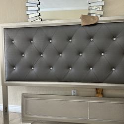 Bed King Size Firm Price 350