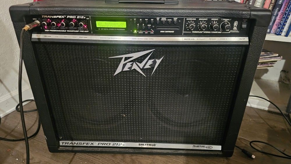 Guitar Amp Peaver Transfex Pro 212s and Midi Pedal board