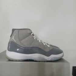 Air Jordan 11 Retro Men Size 9 W/Box