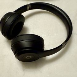 Beats Solo4 Wireless On Ear Headphones, Black - Used Once, Has Case, Under Warranty