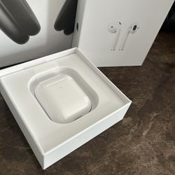 apple airpods 2nd generation with charging case-white