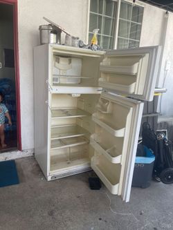 White Top-Freezer Refrigerator