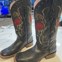 Black Rose Embroidered Western Boots – Square Toe, Never Worn