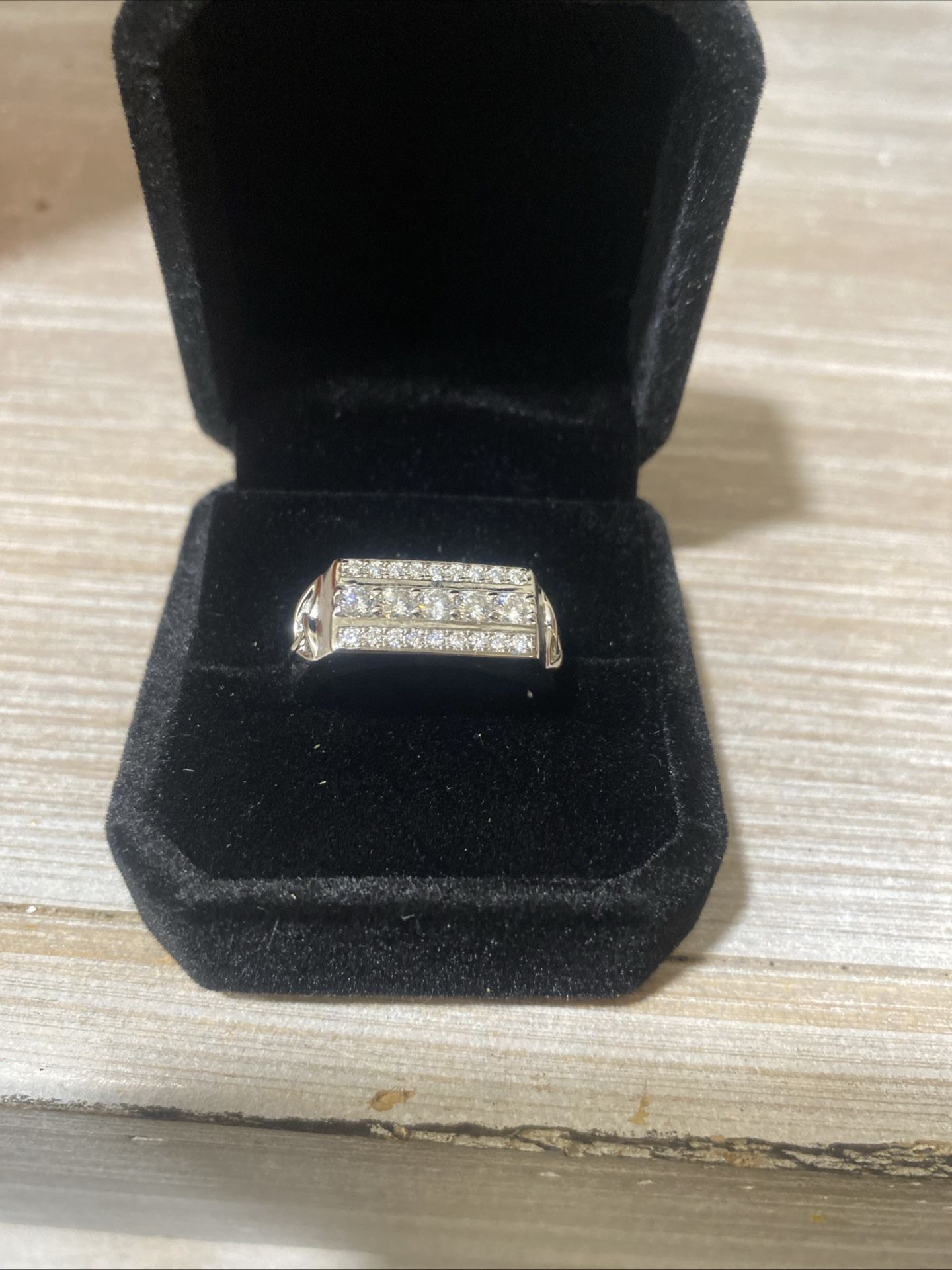 Silver And Diamond Men’s Size 10 Ring