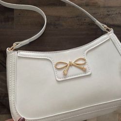 White Shoulder Bag W Gold Bow