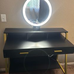 Makeup Vanity With 2 Drawers