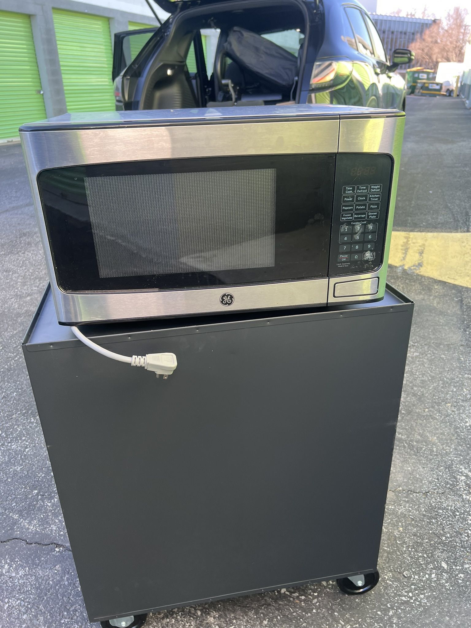 MICROWAVE GENERAL ELECTRIC ( USED ) Good Condition