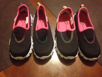Girls sports shoes