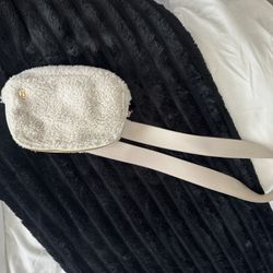 cream sherpa lululemon belt bag 