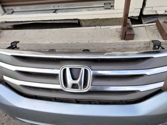 2011-2013 Honda Odyssey grill with emblem OEM.