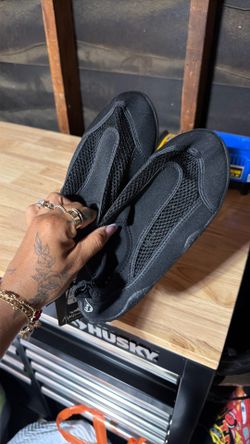 Swimming shoes