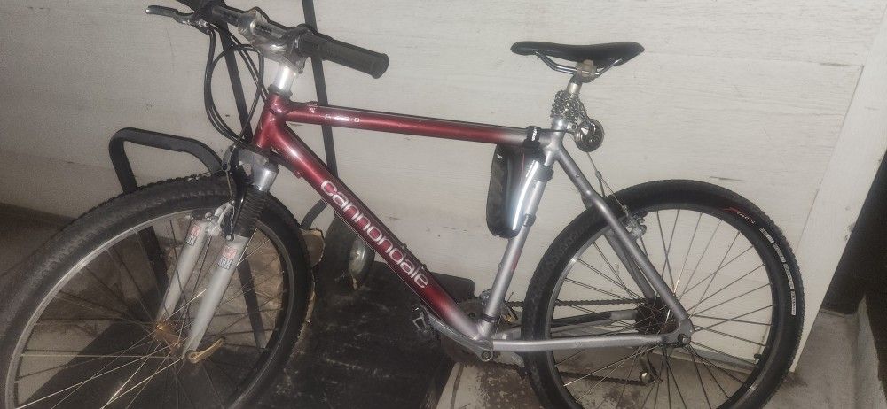 CANNONDALE E400 MOUNTAIN BIKE