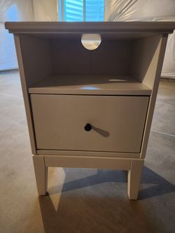 IKEA IDANÄS Nightstand, white, 18 1/2x15 3/4 "x26 3/4"
