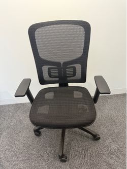 Ergonomic Black Mesh Office Chair – Adjustable Arms & Lumbar Support
