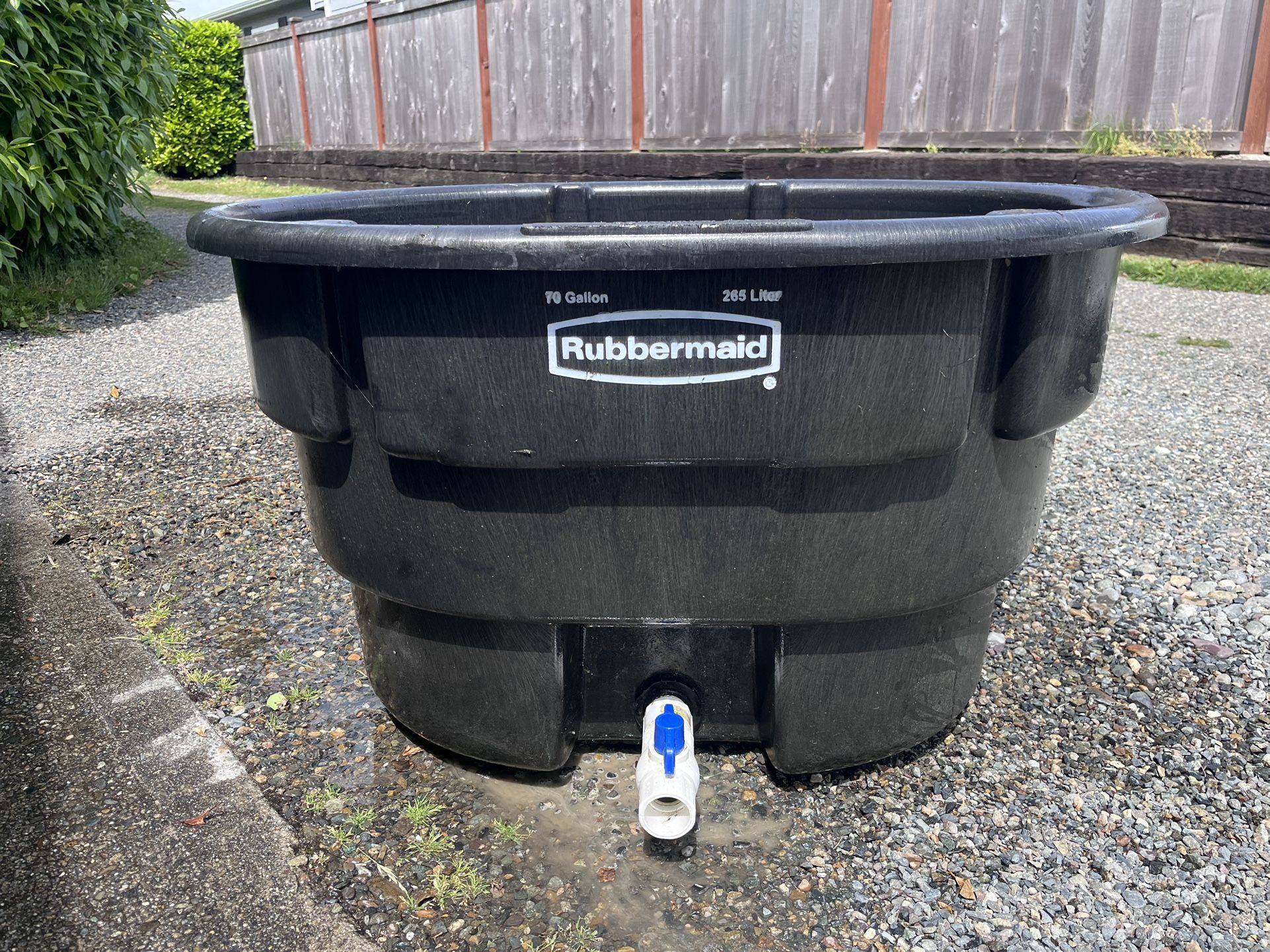70 Gal Rubbermaid Stock Tank