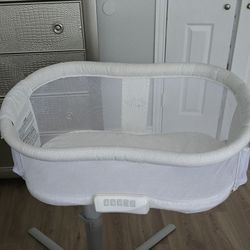 HALO BassiNest Swivel Sleeper - Great Condition + 3 Free Cotton Sheets!