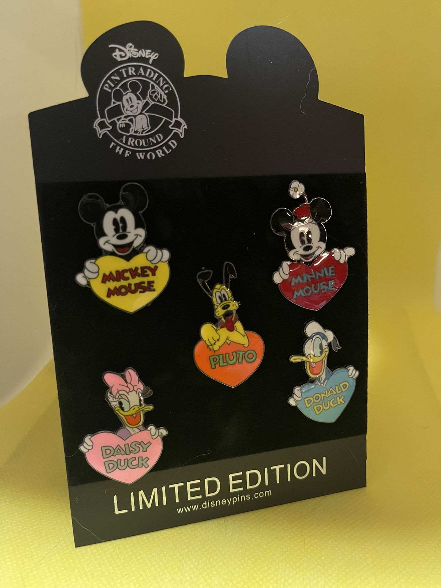 MICKEY & FRIENDS DISNEY 5 PIN SET - LIMITED EDITION 