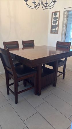 Dining Table 42x54 (extendable) 36 inch height 4 Chairs